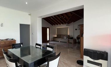 Imperdible casa en Barrio Los Ceibos