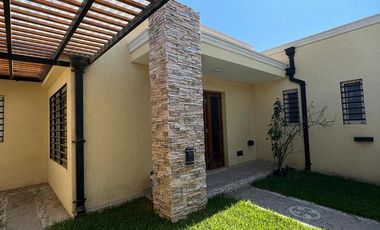 Imperdible casa en Barrio Los Ceibos