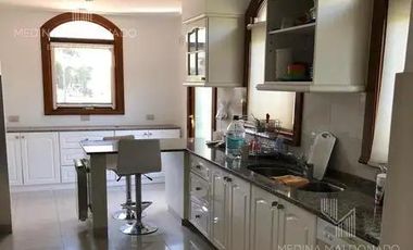 Alquiler Casa de 4 Ambientes con Pileta - Club de Campo Abril