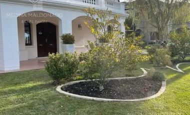 Alquiler Casa de 4 Ambientes con Pileta - Club de Campo Abril