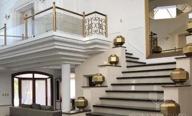 Alquiler Casa de 4 Ambientes con Pileta - Club de Campo Abril