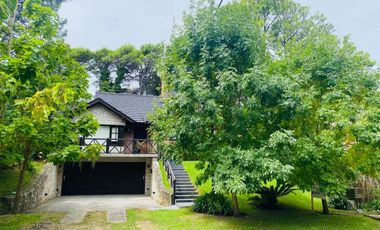 Casa en venta - 5 Dormitorios 4 Baños - Pinamar