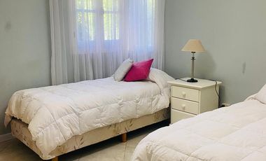 Casa en venta - 5 Dormitorios 4 Baños - Pinamar