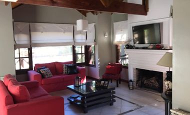 Casa en venta - 5 Dormitorios 4 Baños - Pinamar