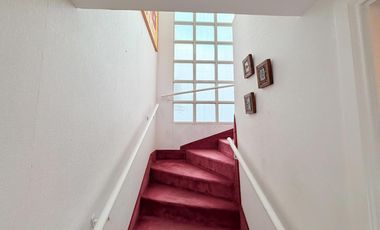 Casa en Alquiler - 4 ambientes - Zona Divino Rostro