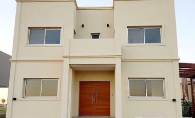 Casa en Araucarias Puertos del lago.