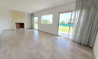 Casa en Araucarias Puertos del lago.