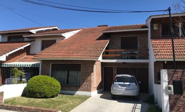 Chalet a 3 cuadras de la estacion con 3 dormitorios!