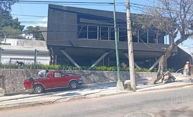 Renta Local Comercial, 162 m2, con terraza, Primer Piso, La Peña, Valle de Bravo