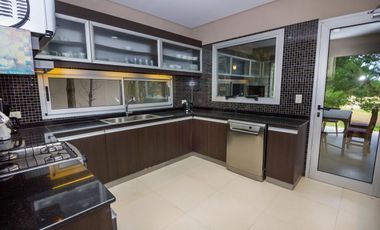 Casa en venta/alquiler Temporada Enero/Febrero 2026 3 dor  Barrio Golf  Costa Esmeralda