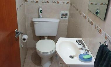 CHALET CON COCHERA PASANTE Y GALPÓN/TALLER EN LANUS