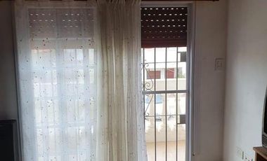 CHALET CON COCHERA PASANTE Y GALPÓN/TALLER EN LANUS