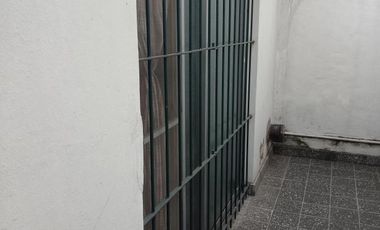 Casa en venta - 2 Dormitorios 1 Baño - 250Mts2 - Villa Ballester, General San Martín