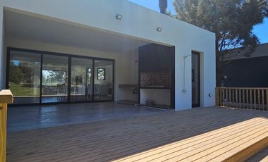 Casa en venta - 4 Dormitorios 5 Baños - Cochera - 1.077Mts2 - Costa Esmeralda, Pinamar