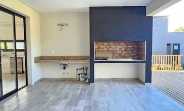 Casa en venta - 4 Dormitorios 5 Baños - Cochera - 1.077Mts2 - Costa Esmeralda, Pinamar