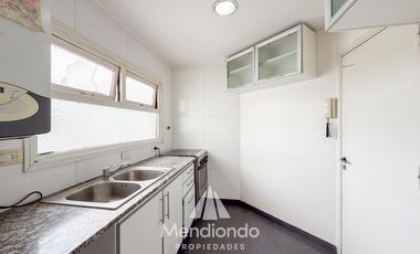 Depto 3 amb.  al frente con balcón y terraza propia. Cochera cubierta. Chauvin.