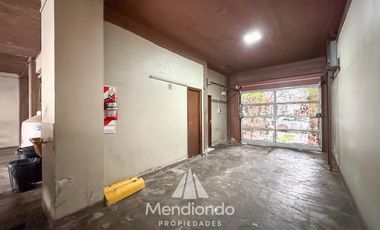 Depto 3 amb.  al frente con balcón y terraza propia. Cochera cubierta. Chauvin.