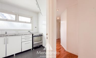 Depto 3 amb.  al frente con balcón y terraza propia. Cochera cubierta. Chauvin.