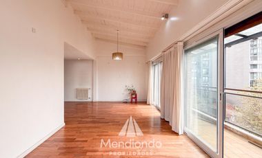 Depto 3 amb.  al frente con balcón y terraza propia. Cochera cubierta. Chauvin.