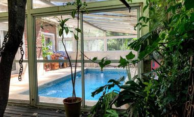 CASA EN VENTA 5 AMBIENTES CON PILETA PERMUTA VICENTE LOPEZ