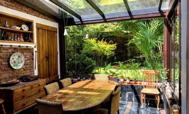 CASA EN VENTA 5 AMBIENTES CON PILETA PERMUTA VICENTE LOPEZ