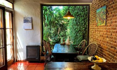 CASA EN VENTA 5 AMBIENTES CON PILETA PERMUTA VICENTE LOPEZ