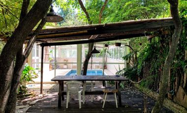 CASA EN VENTA 5 AMBIENTES CON PILETA PERMUTA VICENTE LOPEZ