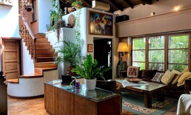 CASA EN VENTA 5 AMBIENTES CON PILETA PERMUTA VICENTE LOPEZ