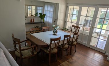 Casa en la zona mas linda de  BECCAR, cerca estac y avda libertador