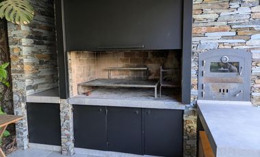 Casa en la zona mas linda de  BECCAR, cerca estac y avda libertador