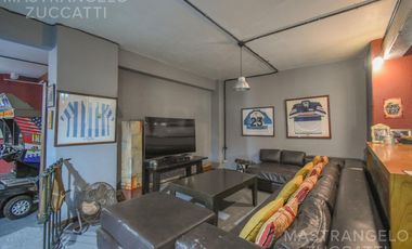 Una Joya de Época con Escalinata de Mármol y Fachada de Ensueño