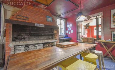 Una Joya de Época con Escalinata de Mármol y Fachada de Ensueño