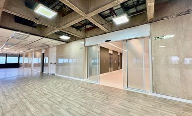 Corner Downtown - Oficinas de muy buenta categoria en la esquina de Bme. Mitre y San Martin.