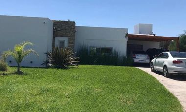 Casa en venta - 3 Dormitorios 3 Baños - Don Joaquin