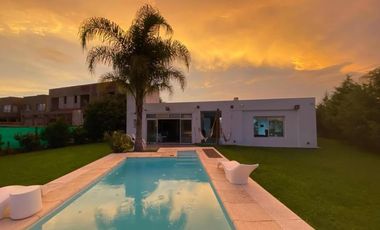 Casa en venta - 3 Dormitorios 3 Baños - Don Joaquin