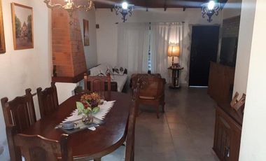 Casa 6 ambientes en venta en Berazategui