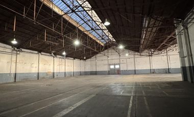 Único deposito de  3200M2 -  Avellaneda - oficinas - vestuarios - gran acceso