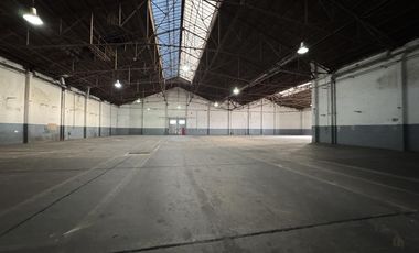 Único deposito de  3200M2 -  Avellaneda - oficinas - vestuarios - gran acceso