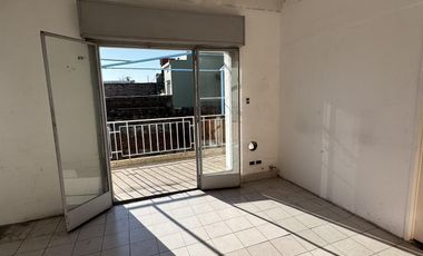 Único deposito de  3200M2 -  Avellaneda - oficinas - vestuarios - gran acceso