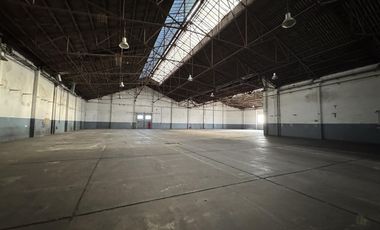 Único deposito de  3200M2 -  Avellaneda - oficinas - vestuarios - gran acceso