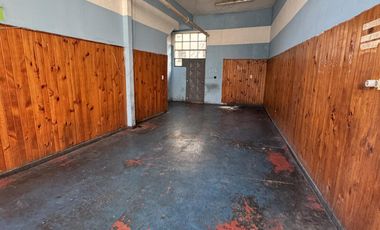 Único deposito de  3200M2 -  Avellaneda - oficinas - vestuarios - gran acceso