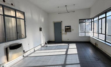 Único deposito de  3200M2 -  Avellaneda - oficinas - vestuarios - gran acceso