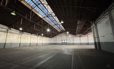 Único deposito de  3200M2 -  Avellaneda - oficinas - vestuarios - gran acceso