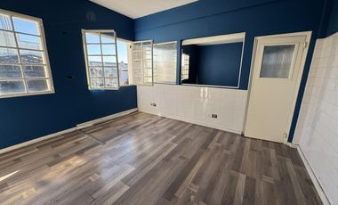 Único deposito de  3200M2 -  Avellaneda - oficinas - vestuarios - gran acceso