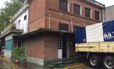 Único deposito de  3200M2 -  Avellaneda - oficinas - vestuarios - gran acceso