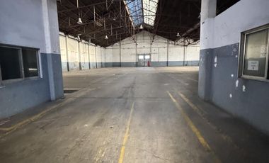 Único deposito de  3200M2 -  Avellaneda - oficinas - vestuarios - gran acceso