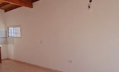 Casa en venta - 2 Dormitorios 1 Baño - Cochera - 60Mts2 - Mar del Tuyú