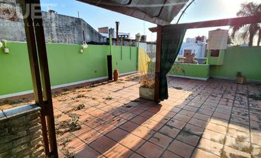 Casa en 2 dormitorios y terraza con asador