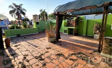 Casa en 2 dormitorios y terraza con asador