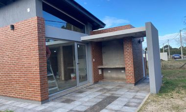 EXCELENTE CASA DE 3 AMB EN EL BARRIO SAN RAFAEL